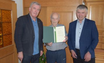 Unabhängiger Bauernverband ehrt langjähriges Mitglied (91) aus Hellmonsödt