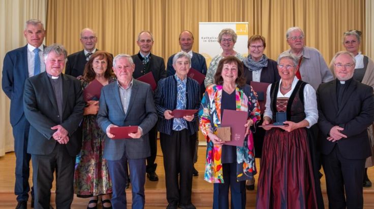 Diözesane Ehrenzeichen an Gramastettner und Feldkirchnerin übergeben