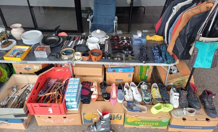 Schnäppchenjäger kommen beim Flohmarkt in Gramastetten auf ihre Kosten. (Foto: Andrea Pawlicek)