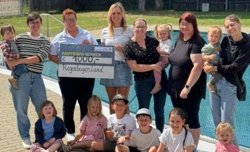 Großzügige Spende des Regenbogenlands für das Freibad Schenkenfelden