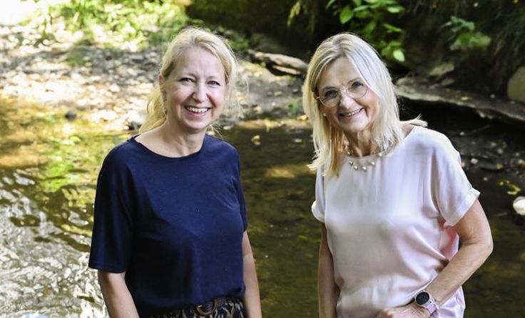 Daniela Meingassner (l.) mit Elisabeth Rabeder beim Pesenbach. (Foto: DAS CURHAUS)