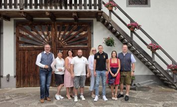 Wein, Schmankerl und Geselligkeit beim Weinherbst in Engerwitzdorf