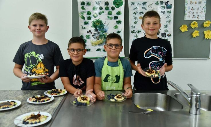 Spaß beim gemeinsamen Kochen in Oberneukirchen. (Foto: Erika Ganglberger)