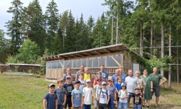 Oberneukirchner Kinder entdecken Landwirtschaft und Imkerei