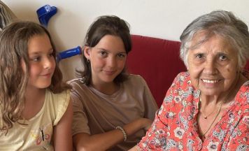 Jung und Alt gemeinsam im Lebensgarten in Oberneukirchen