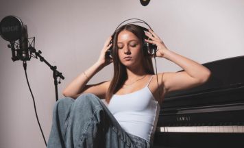 Alberndorfer Musikerin (18) steht kurz vor Veröffentlichung ihres ersten Mini-Albums