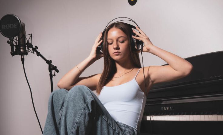Liebt Musik und Tanz: Christina Zarzer aus Alberndorf (Foto: Mona Werner)