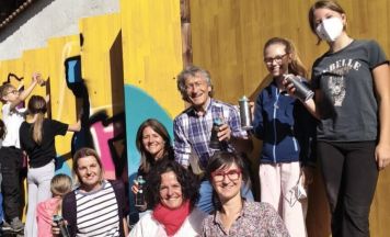 Gallneukirchner Schüler bringen mit Spraydosen Farbe in die neue Schule 