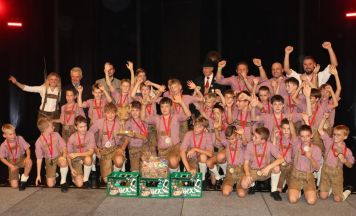 Oberbairings Kinderschuhplattler holen Gold beim Landesbewerb