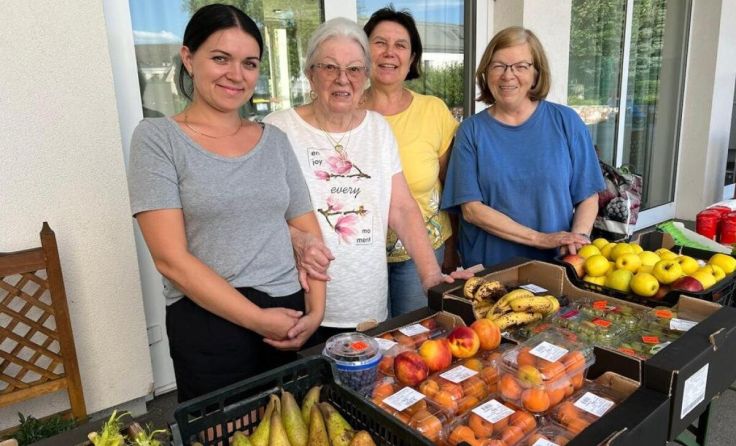 Die Ehrenamtlichen beim Einsatz für die Spallerhofer Tafel. (Foto: Pfarre Linz - St. Peter)