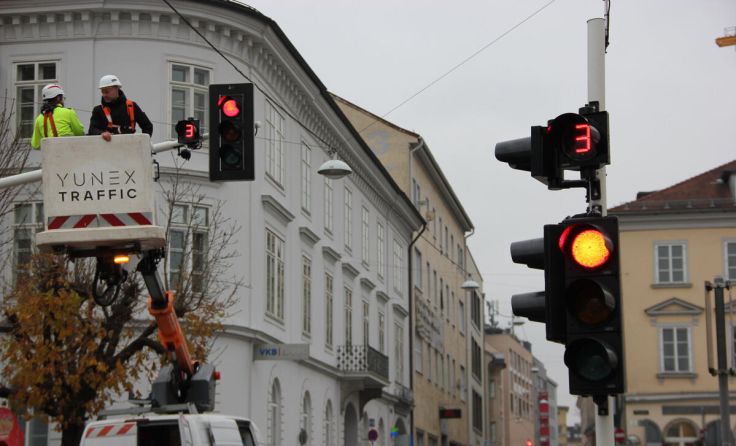 Die Ampel zählt von neun auf drei (kurz vor dem Umschalten) herunter. (Foto: Punzenberger/Yunex)