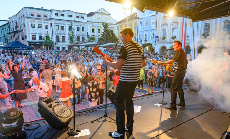 J.J.King rockte den Ennser Hauptplatz (Foto: Wolfgang Simlinger)