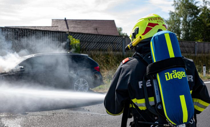 Fahrzeugbrand auf der Abfahrt Asten/St.Florian (Foto: FOTOKERSCHI.AT / KERSCHBAUMMAYR)