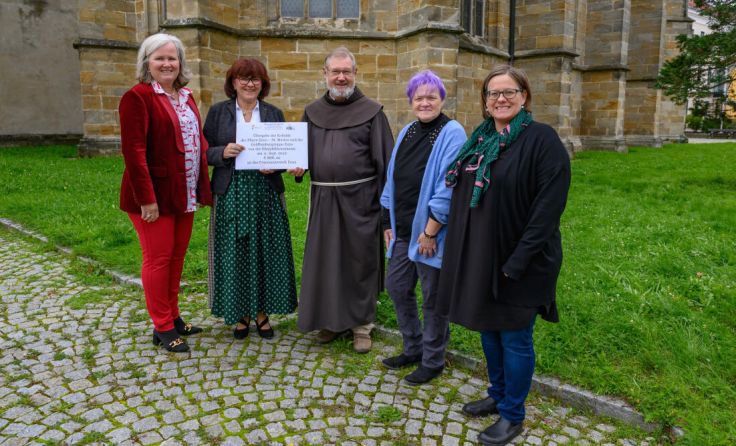 Übergabe der Kollekte an das Frauennetzwerk Enns (Foto: Wolfgang Simlinger)