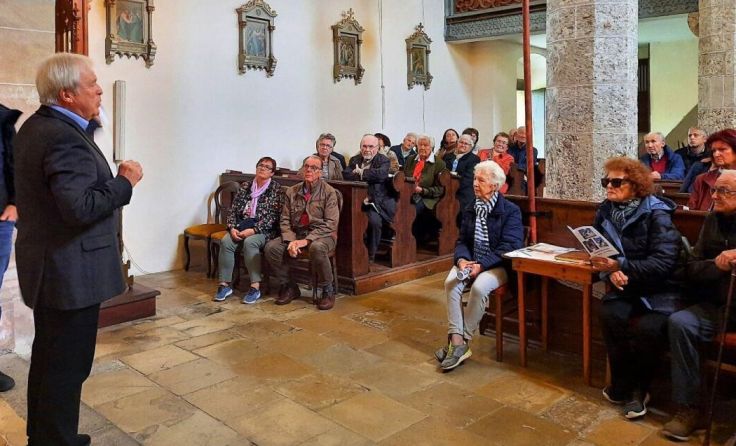 Großes Interesse an der Geschichte der romanischen Kirchen (Foto: Wolfgang Zarl)