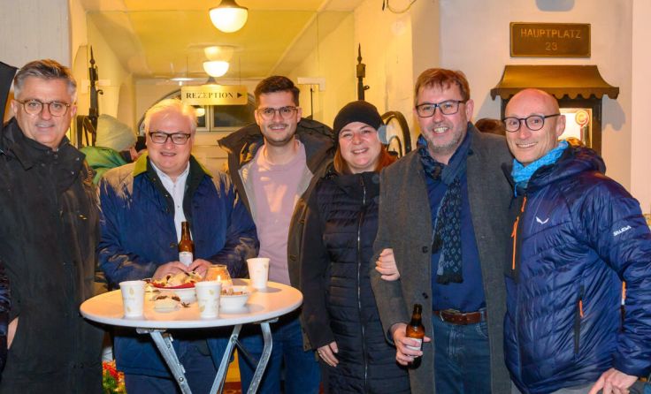 Gute Stimmung beim Ennser Charity-Punsch (Foto: Wolfgang Simlinger)