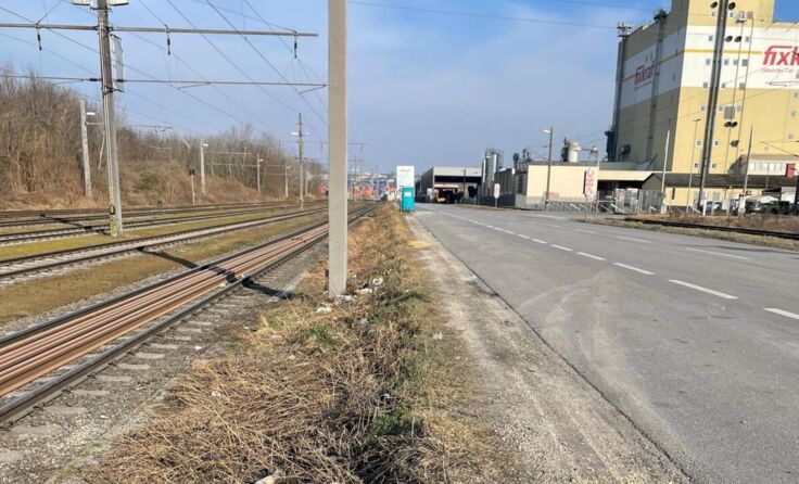 Im Ennshafen wird Müll gerne aus dem LKW-Fenster geworfen (Foto: Wolfgang Simlinger)