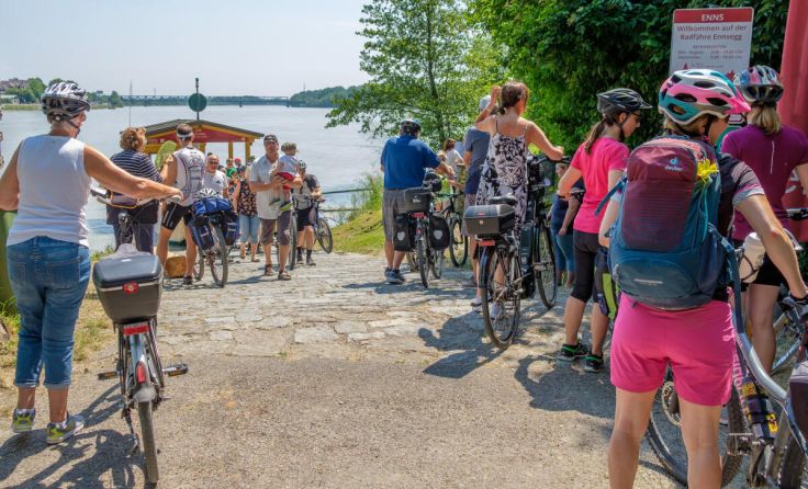 Hochbetrieb an der Radfähre Ennsegg (Foto: Wolfgang Simlinger)