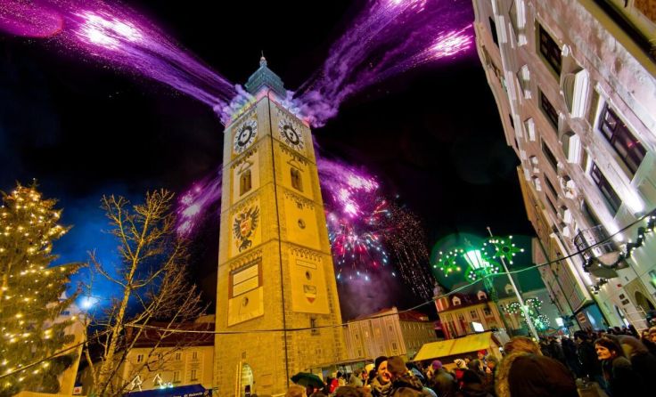 Silvesterfeiern am Ennser Hauptplatz (Foto: Wolfgang Simlinger)