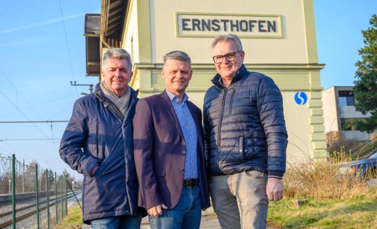 Huber, Hanger und Gassner suchen nach barrierefreier Lösung (Foto: Wolfgang Simlinger)