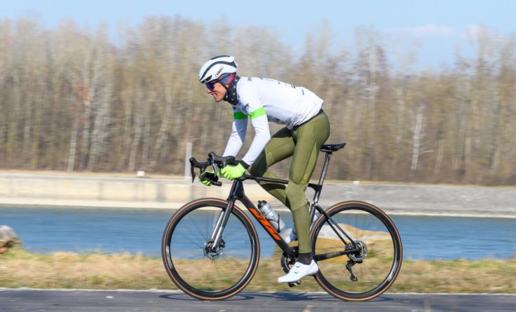 Lukas Kaufmann beim Training am Donauradweg (Foto: Wolfgang Simlinger)