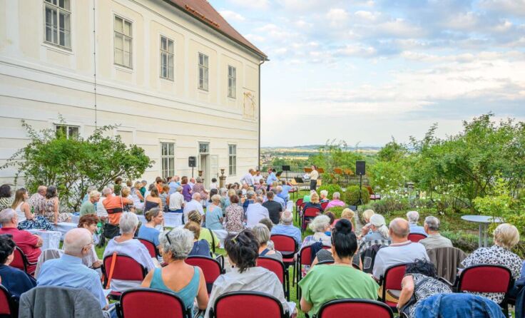 Musikgenuss im Rosengarten (Foto: Wolfgang Simlinger)