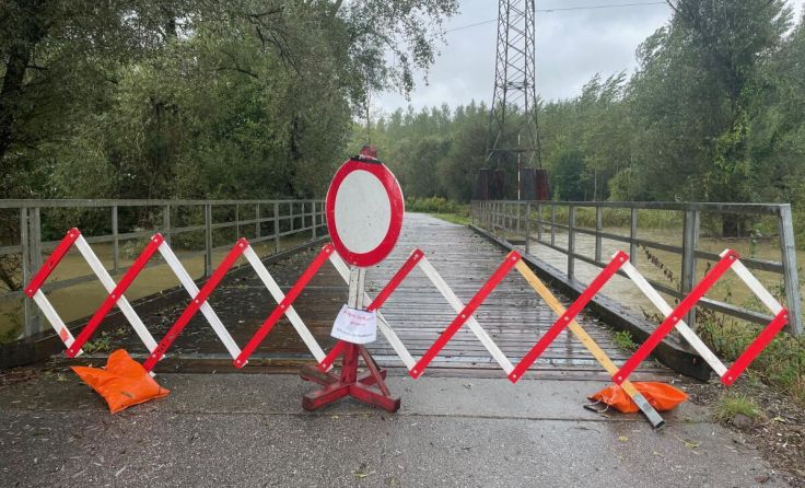 Straßensperren in Enghagen (Foto: Wolfgang Simlinger)
