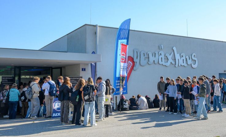 Bereits am Freitag war der Andrang beim Gewäxhaus groß (Foto: Wolfgang Simlinger)