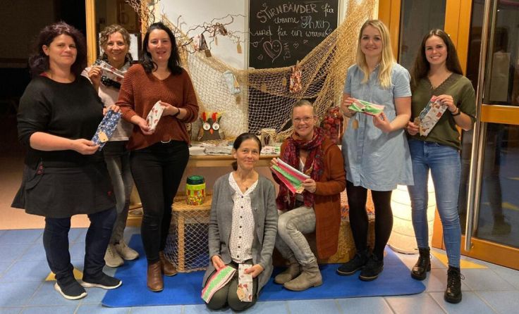 Das Kindergartenteam nähte für den guten Zweck. (Foto: Kindergarten Pfaffing)