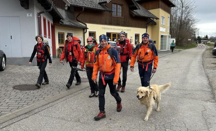 Die Bergrettung war mit einem Suchhund im Einsatz. (Foto: C. Stoxreiter)