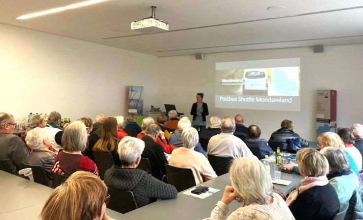 Die Senioren waren sehr an dem neuen Angebot interessiert. (Foto: LEADER-Region FUMO)
