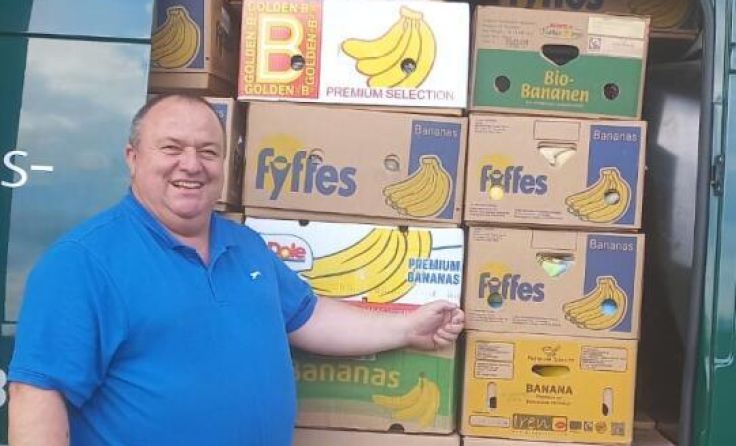 Christian Stranzinger beim Beladen des Transportfahrzeuges. (Foto: SPÖ Frankenmarkt)