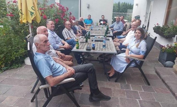 Beim FPÖ Stammtisch in Tiefgraben wurde lebhaft disktutiert. (Foto: privat)