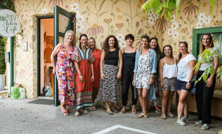 Die Dorfsalon-Hosts laden zum Tag der offenen Tür. (Foto: Dorfsalon)
