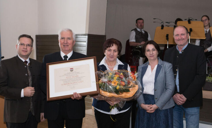 Die geehrten Sighartinger Mitbürger (Foto: Gemeinde Sigharting)