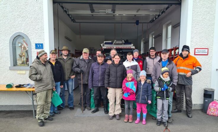 vor dem FF Haus Wallensham (Foto: Gemeinde Brunnenthal)