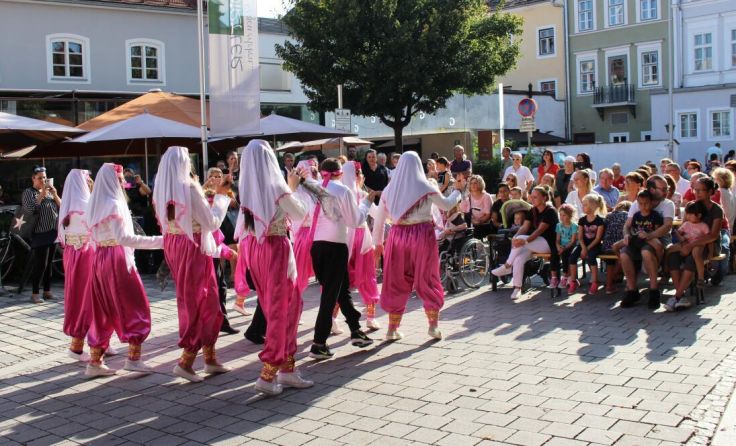 Zahlreiche Vereine wirken beim Fest der Begegnung mit. (Foto: Wohnen im Dialog)