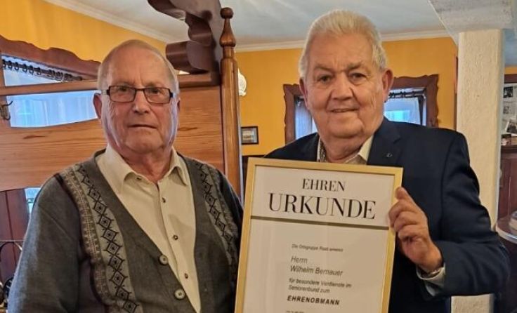 Wilhelm Bernauer (l.) mit Bezirksobmann Otto Straßl (Foto: Seniorenbund)
