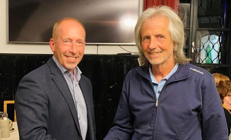 Alexander Bösl (l.) folgt Heinz Stockenhuber als Obmann (Foto: TV Schärding)