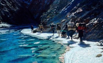 Faszinierende Bilder von der Straße aus Eis in Aspach