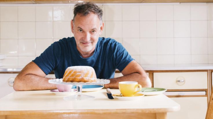 Zwischen Scham, Schmäh und Tante Pepi: Christian Dolezal mit neuem Kabarett in Braunau