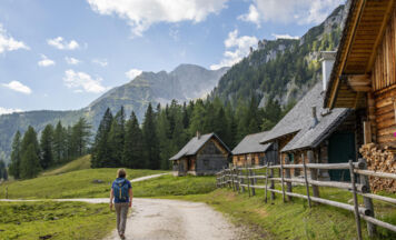 Aspacher präsentiert Wanderführer für den Süden Oberösterreichs
