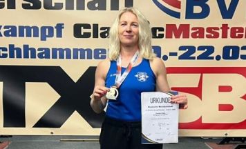 Mattighofnerin ist Deutsche Meisterin im Kraftdreikampf