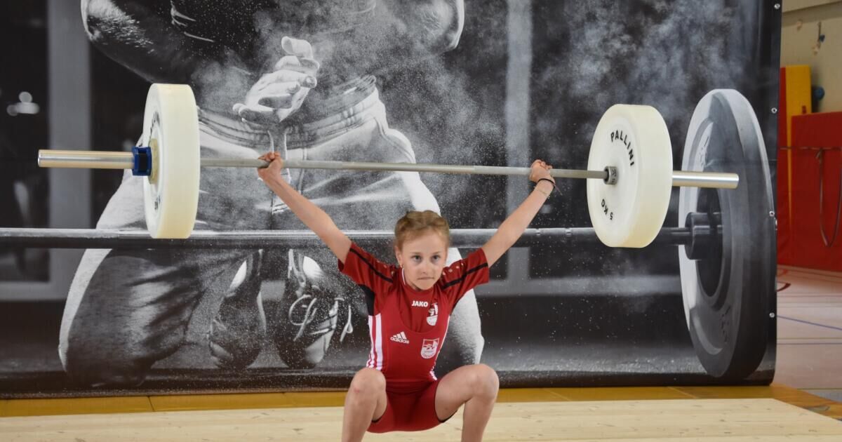 Young weightlifters compete at school championships