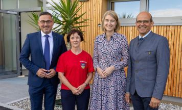 Christine Haberlander eröffnete modernisierte Volksschule in Mining