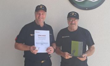 Vater und Sohn beim Feuerwehrleistungsbewerb geehrt