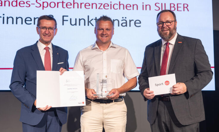 Günther Matejka erhielt das Landes-Sportehrenzeichen in Silber. (Foto: Daniel Kauder/Land OÖ)
