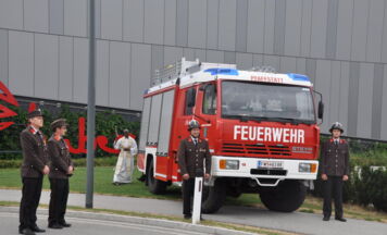 Feuerwehr Pfaffstätt feierte Fahrzeugsegnung mit großem Fest