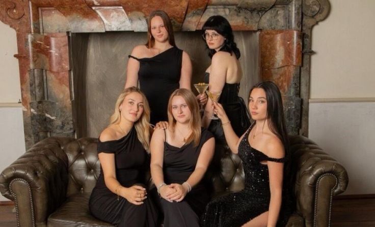 Das Ballkomitee lädt zum Ballabend unter dem Motto „Red Carpet“. (Foto: Markus Imann)