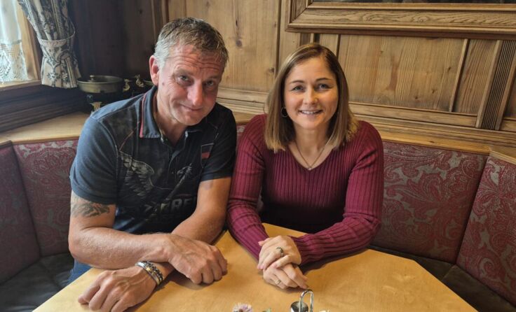 FPÖ-Bezirksparteiobmann David Schiessl gratulierte Eva Haslinger zur Wiederwahl. (Foto: FPÖ)